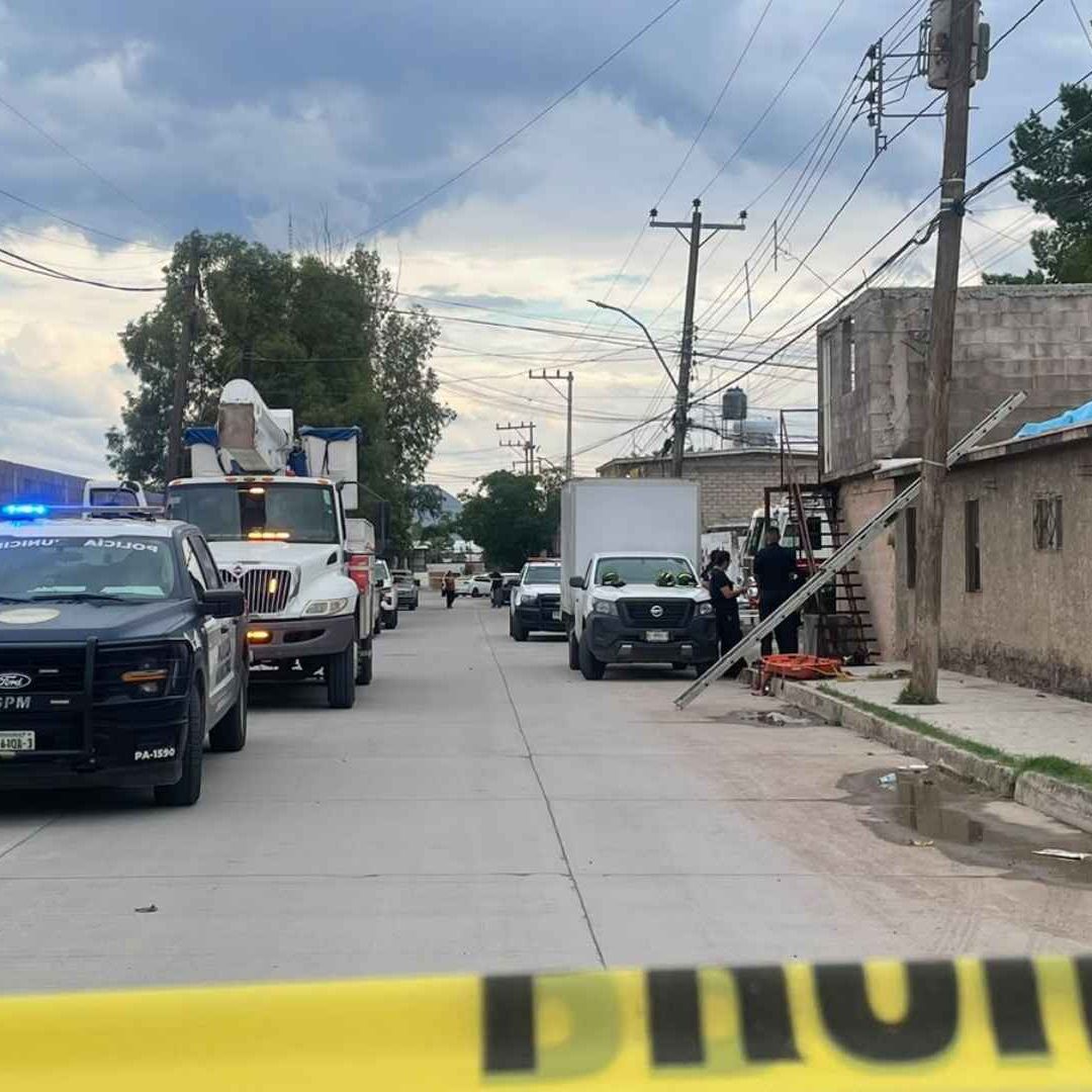 Muere hombre tras recibir descarga eléctrica